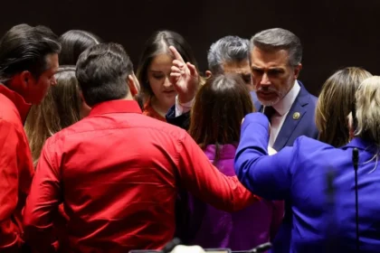 Morena propone limitar licencias recreativas en Diputados