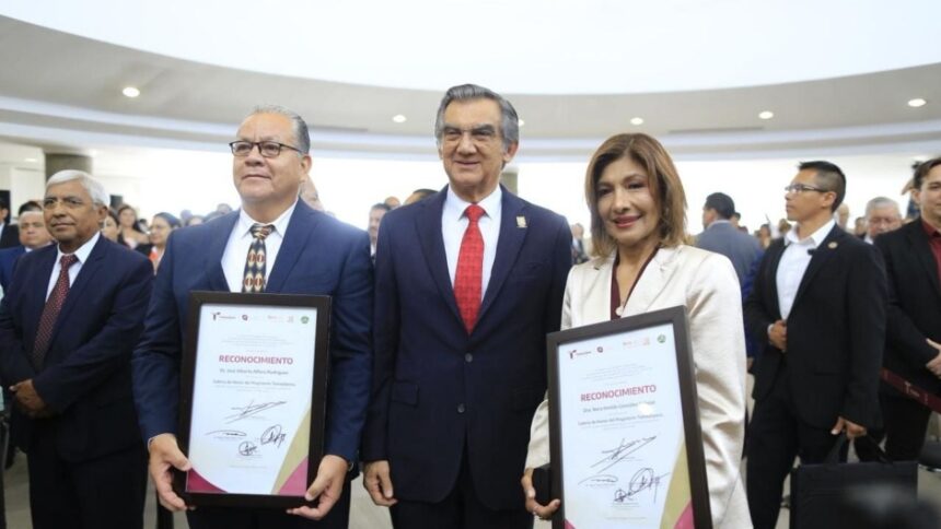 Américo Villarreal reconoce a 183 maestros por 40 años de servicio