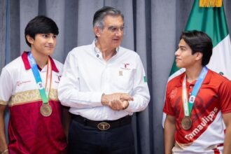 Américo Villarreal reconoce a medallistas de Olimpiada Nacional 2026