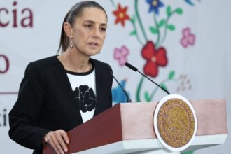 Aprobación de Sheinbaum baja a 70% y crece desaprobación