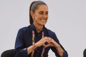 Sheinbaum defiende educación pública y a maestros en Edomex