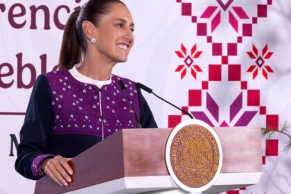 Sheinbaum anuncia reducción gradual de jornada laboral y alza salarial