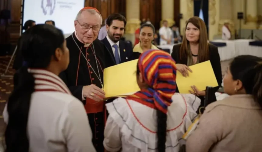 Sheinbaum recibe al secretario de Estado del Vaticano en México