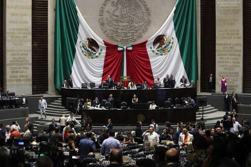 Morena analiza reforma sobre doble nacionalidad en cargos públicos