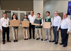 Gobernador de Tamaulipas reconoce a subcampeones mundiales de robótica