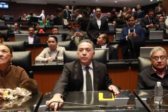 Enrique Inzunza regresa al Senado y se separa de Morena