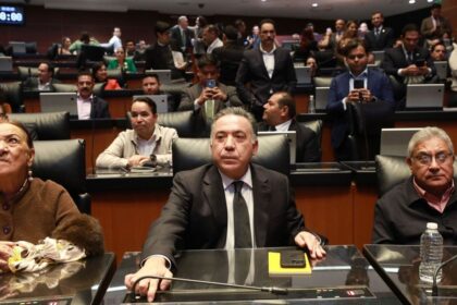 Enrique Inzunza regresa al Senado y se separa de Morena