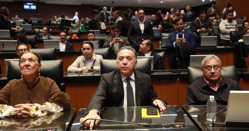 Enrique Inzunza regresa al Senado y se separa de Morena