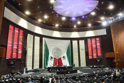 Morena lidera preferencias, pero cae en encuesta rumbo a 2027