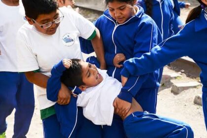 Diputado de Morena propone sancionar novatadas en escuelas