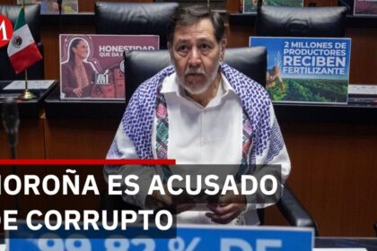Pasajeros increpan a Fernández Noroña en aeropuerto de CDMX
