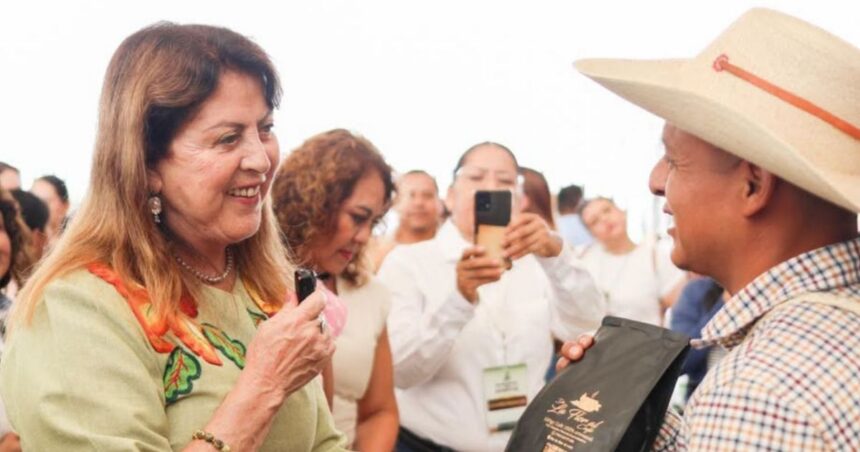Margarita González Saravia rinde informe por dos años en Morelos